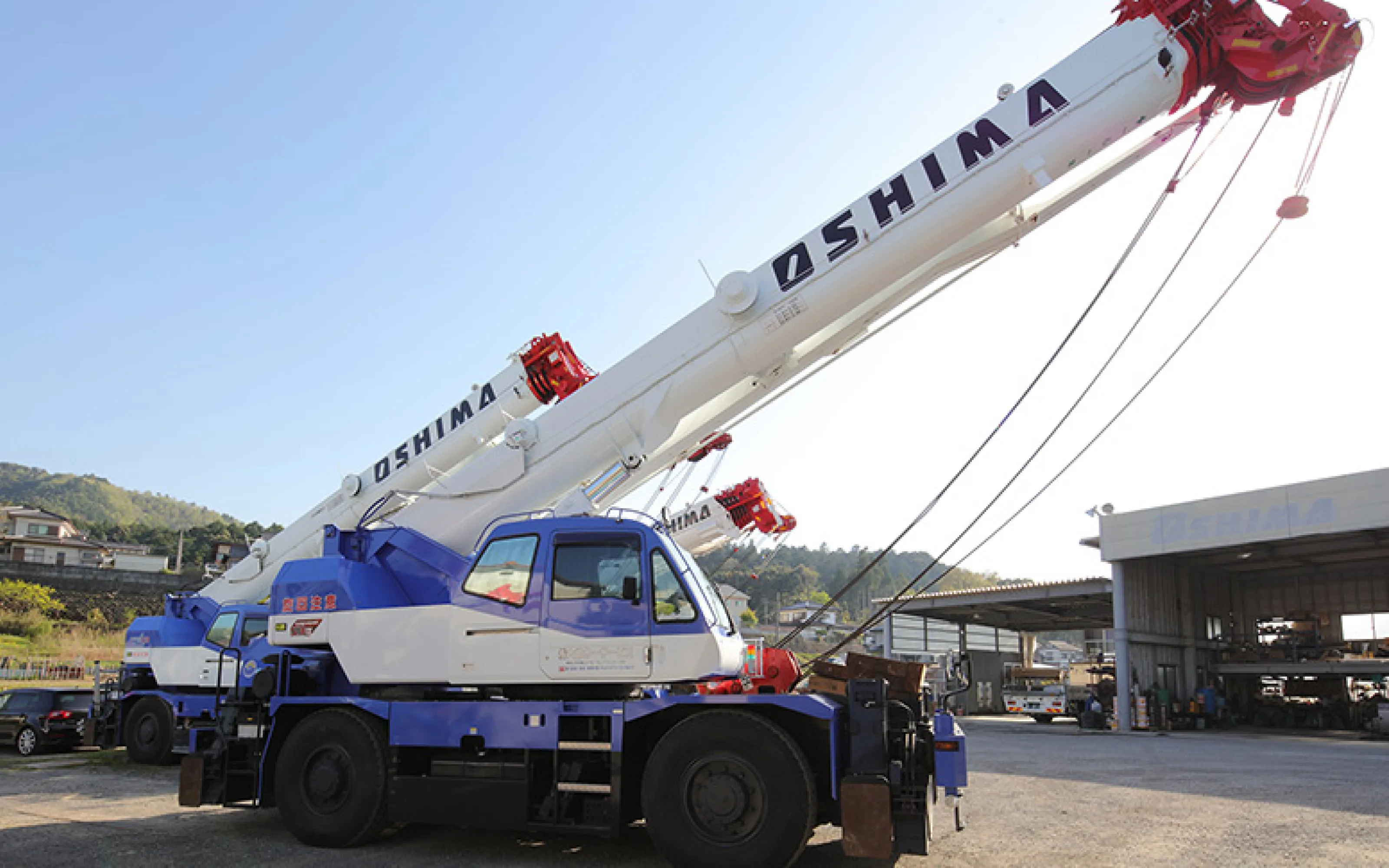 25トンラフタークレーンの画像